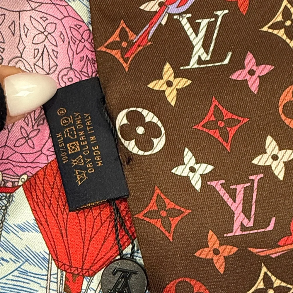 GWP Louis Vuitton Vibrant Monogram Silk Scarf - Picture 6 of 6